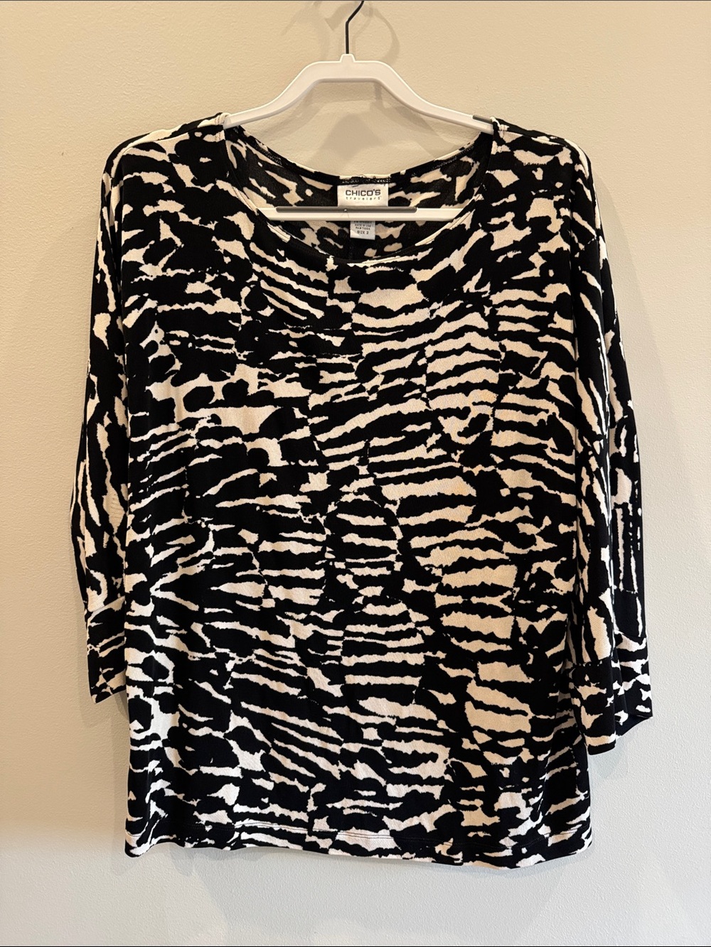 Chico's Black & White Abstract Zebra-Stripe Long Sleeve Top